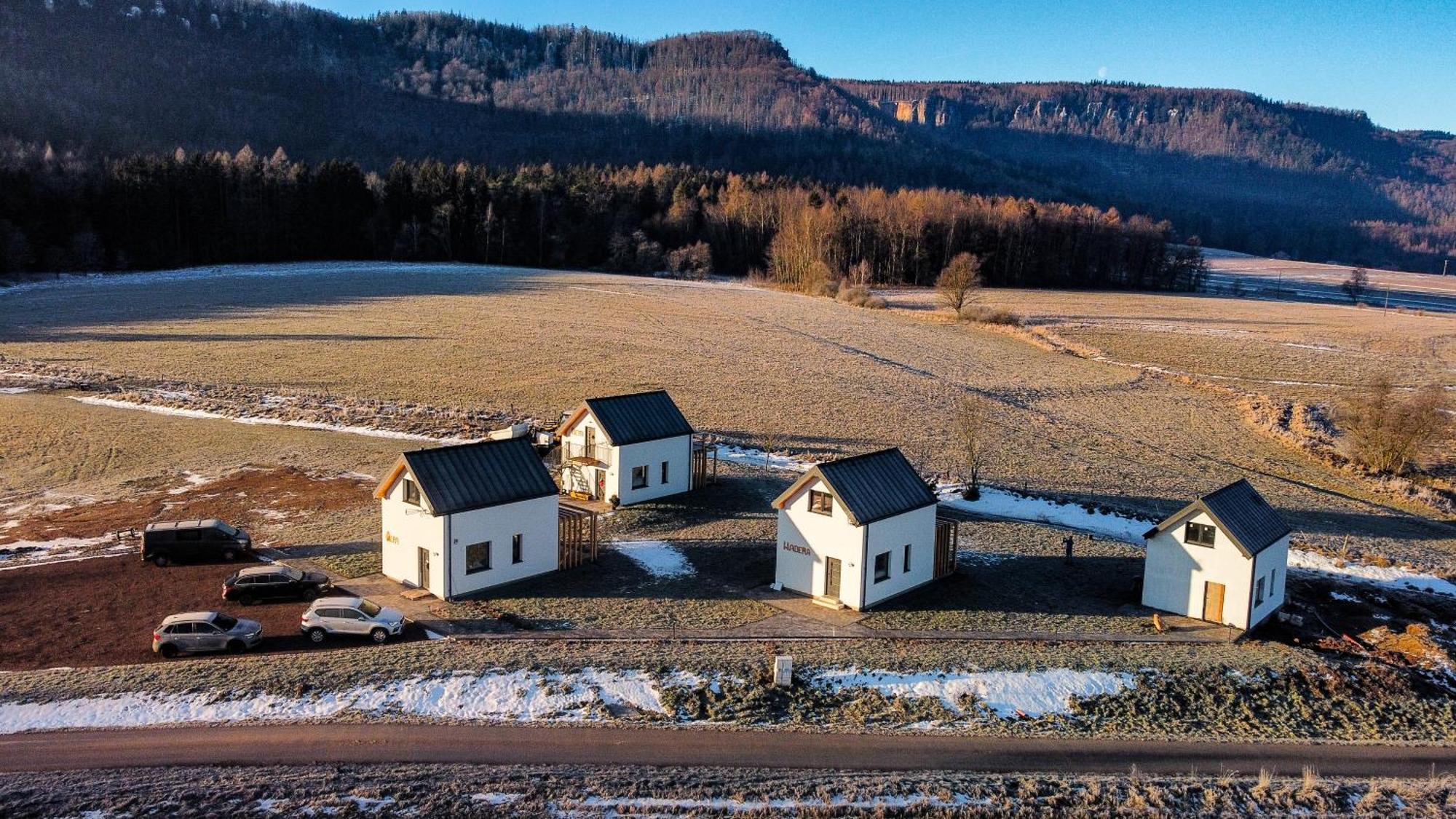 Wataha Pod Basztami - Wadera - Domki Caloroczne Radkow Esterno foto